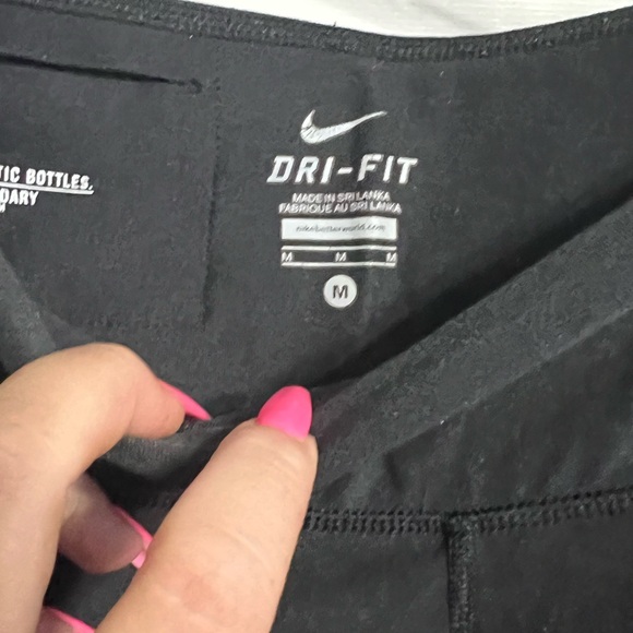 Nike Dri-Fit Womens Active Capri Legging - Picture 3 of 4